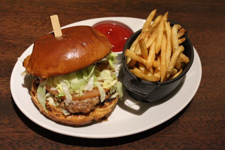 On the plate: the burger.